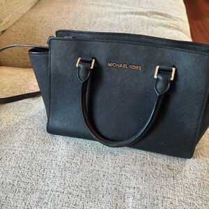Black leather Michael Kors Selma crossbody
